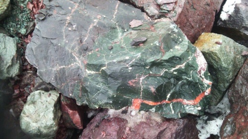 Гигантские зелёные валуны для ландшафтного дизайна весом более 5 тонн купить в Туймазах