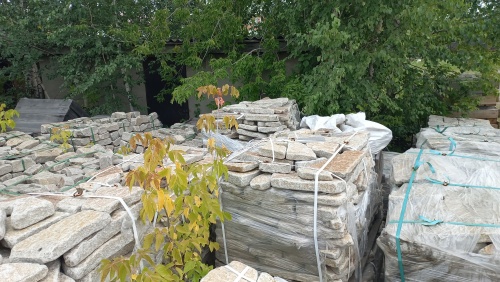 Плитняк галтованный гранитный для ландшафтного дизайна купить в Туймазах