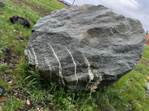 Гигантские зелёные валуны для ландшафтного дизайна весом более 5 тонн купить в Туймазах