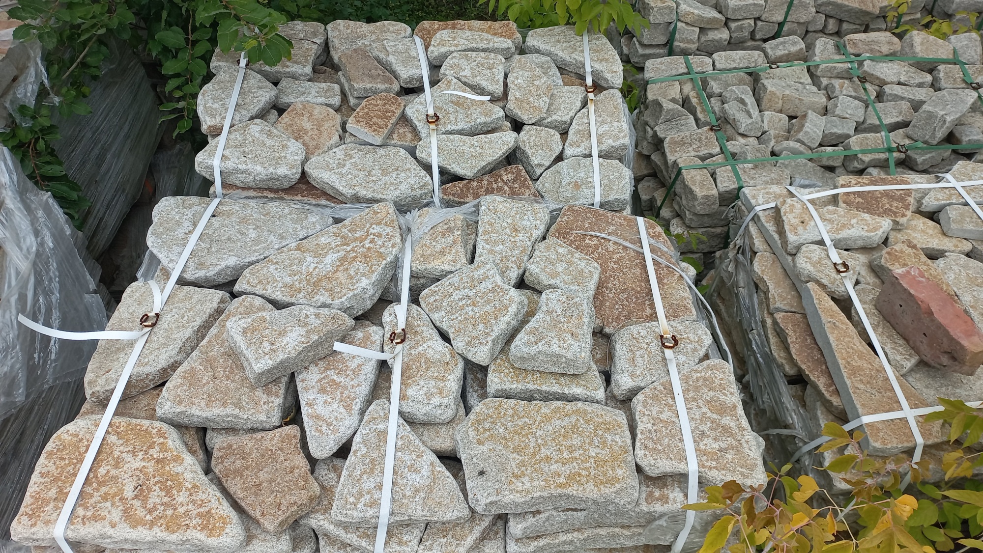 Гранитный плитняк галтованный для мощения купить в Туймазах