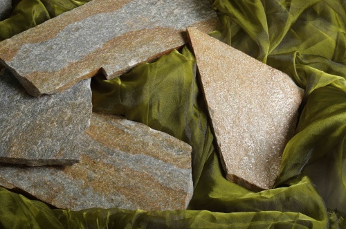 Плитняк златолит Уральский для цоколя, отмостки купить в Туймазах