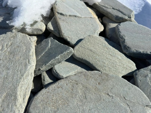 Плитняк златолит зелёный галтованный для фасада купить в Туймазах